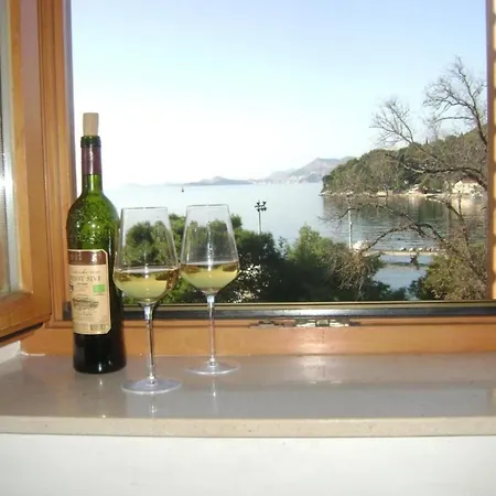 Old Town Bay Sea View * 챠브타트